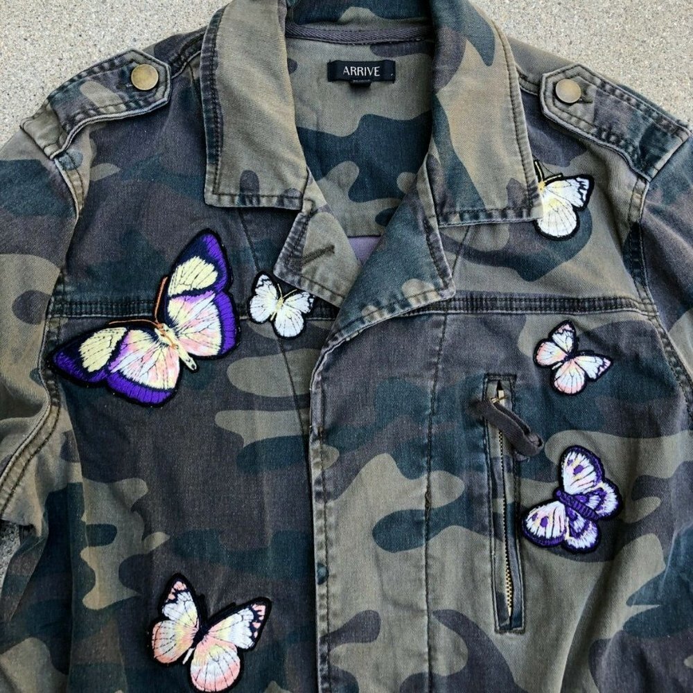ARRIVE Camo Butterfly Jacket Women's SMALL Green Long Sleeve Coat - Picture 2 of 5